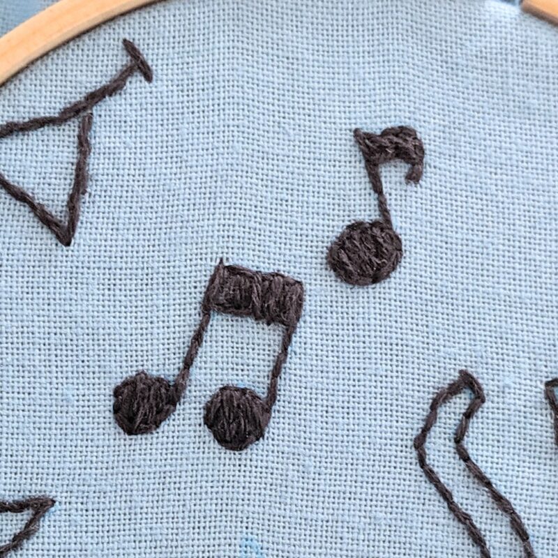 はじめてのかわいい音符の刺繍 簡単バックステッチで作るよ ぬいぐるみうさぎの刺繍レッスンブログ