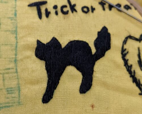 黒猫シルエット刺繍 先に周りをなぞるから初めてでも簡単 ぬいぐるみうさぎの刺繍レッスンブログ